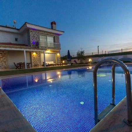 Lux Tas Villa